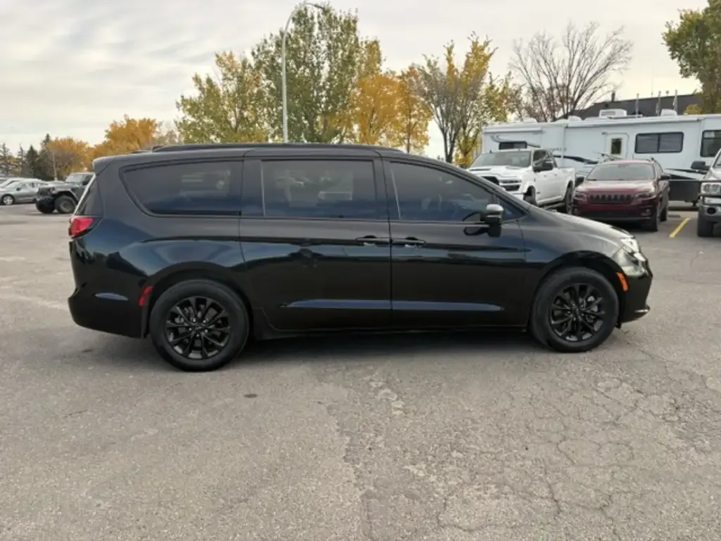 Chrysler Pacifica 2022 photo 3