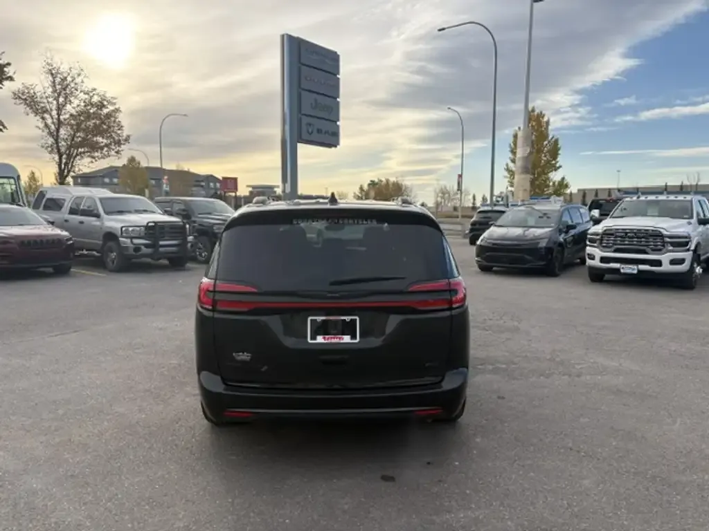 Chrysler Pacifica 2022 photo 5