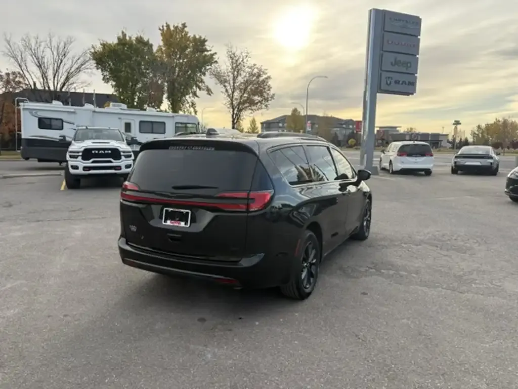 Chrysler Pacifica 2022 photo 4