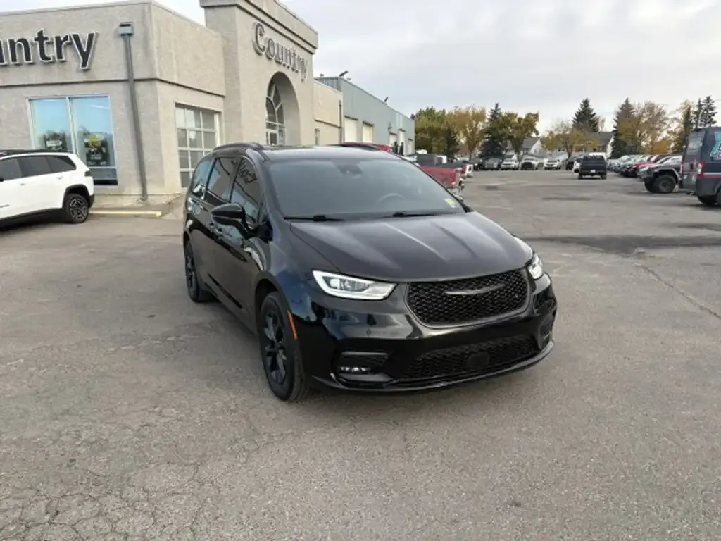 Chrysler Pacifica 2022 photo 2