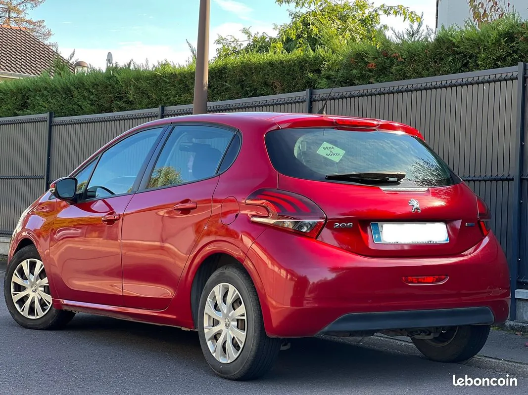 Peugeot 208 2016 photo 2