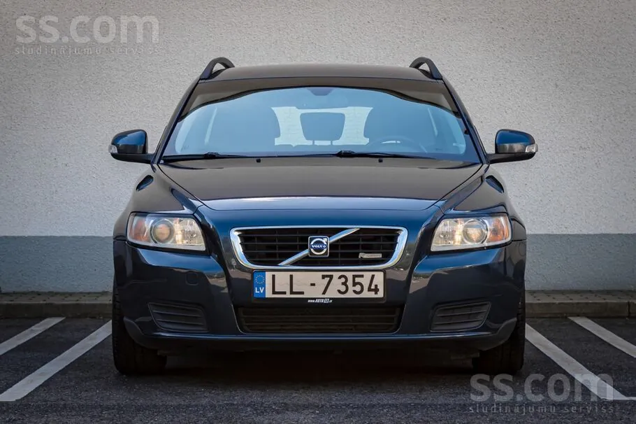 Volvo V50 2010 photo 2