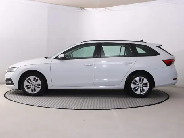 Skoda Octavia Combi 2021 photo 2