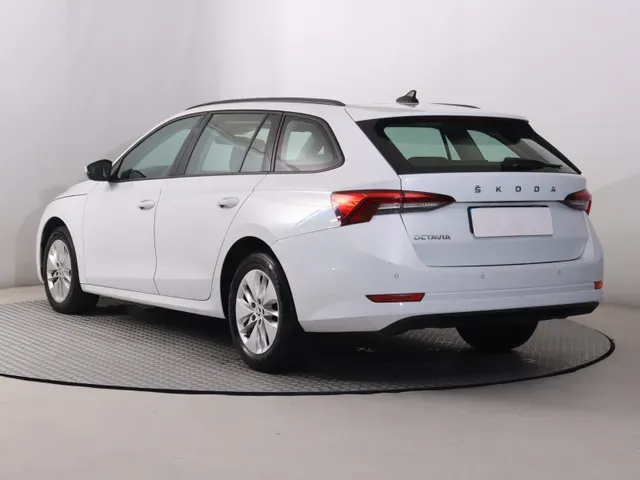 Skoda Octavia Combi 2021 photo 3