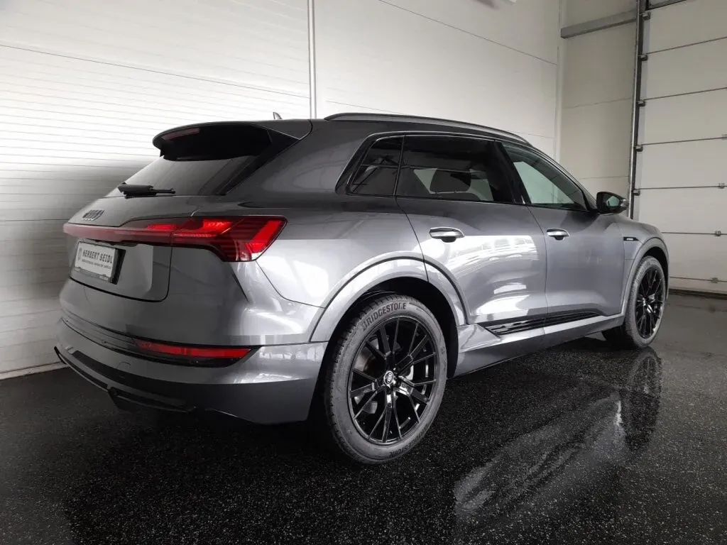 Audi E-Tron 2023 photo 2