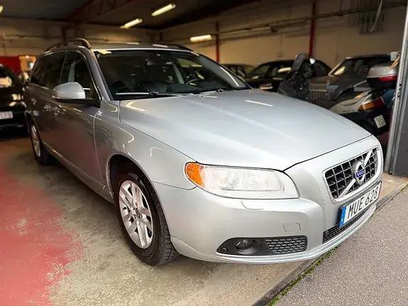 Volvo V70 2013 photo 2