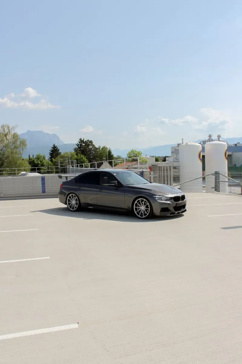 BMW 3 Series 2016 photo 3