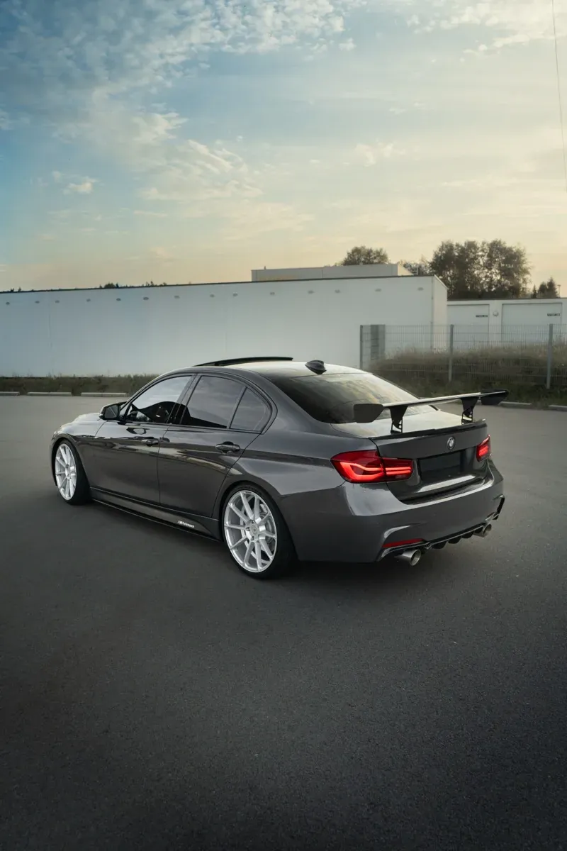 BMW 3 Series 2016 photo 2