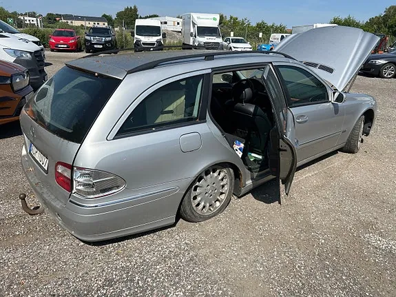 Mercedes-Benz E300 De 2003 photo 5