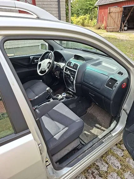 Mitsubishi Space Star 2004 photo 2