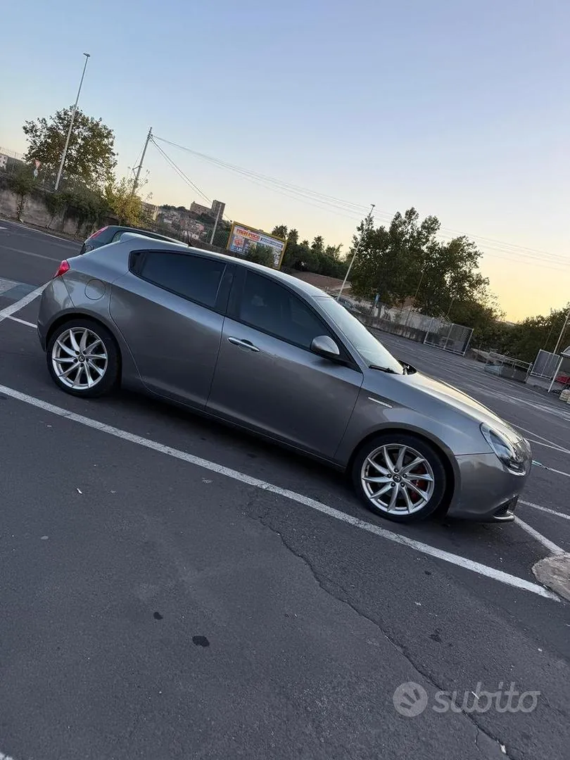 Alfa Romeo Giulietta 2013 photo 2