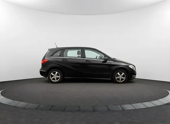 Mercedes-Benz B180 2013 photo 2