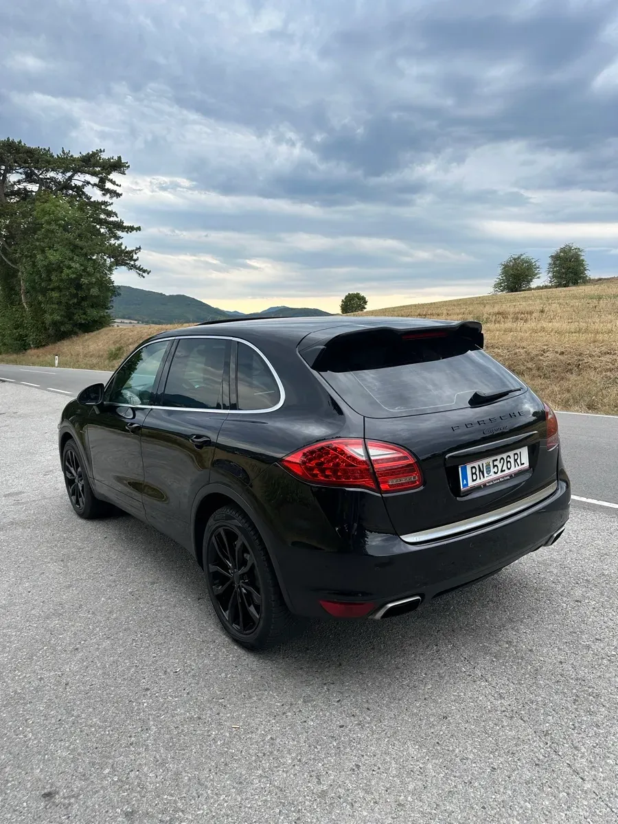Porsche Cayenne 2011 photo 3