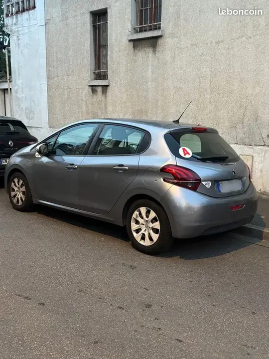 Peugeot 208 2019 photo 2