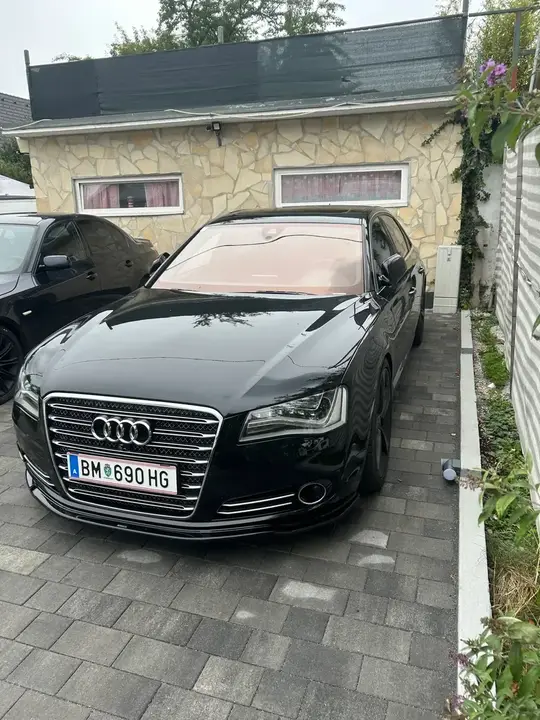 Audi A8 2011 photo 2