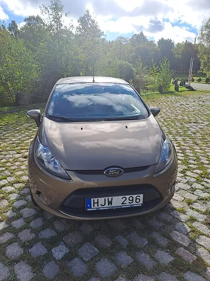 Ford Fiesta 2012 photo 2