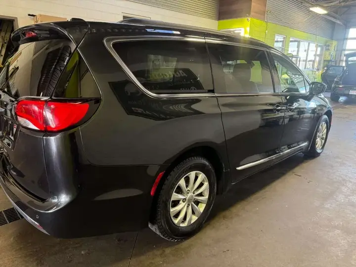 Chrysler Pacifica 2017 photo 4