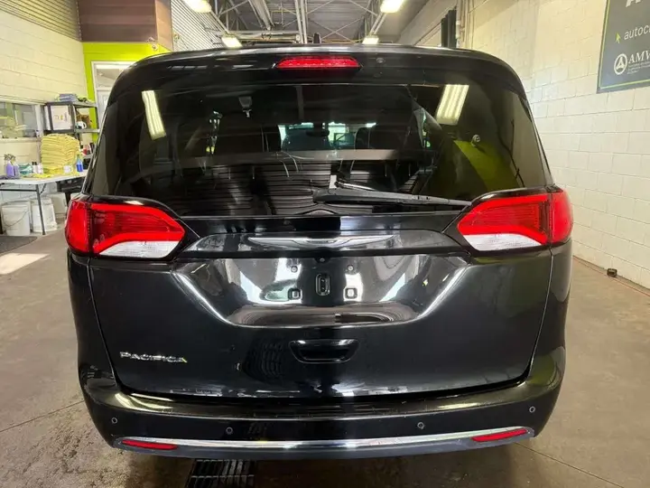 Chrysler Pacifica 2017 photo 5