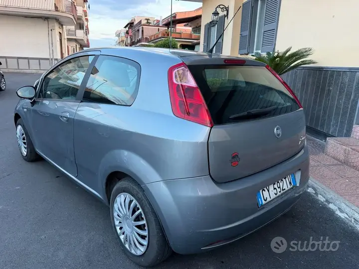 Fiat Grande Punto 2007 photo 2