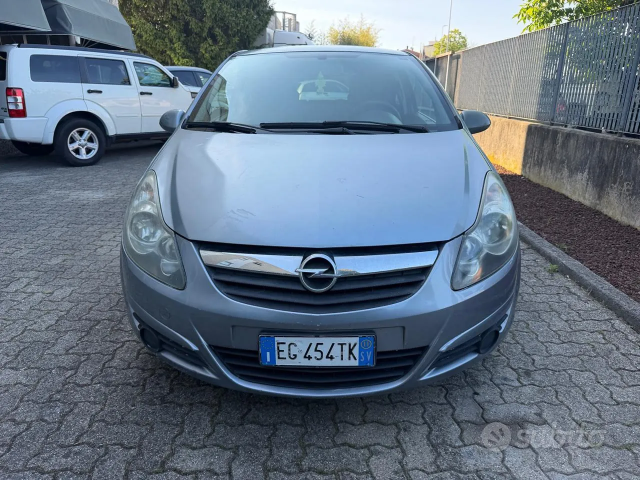 Opel Corsa 2011 photo 2