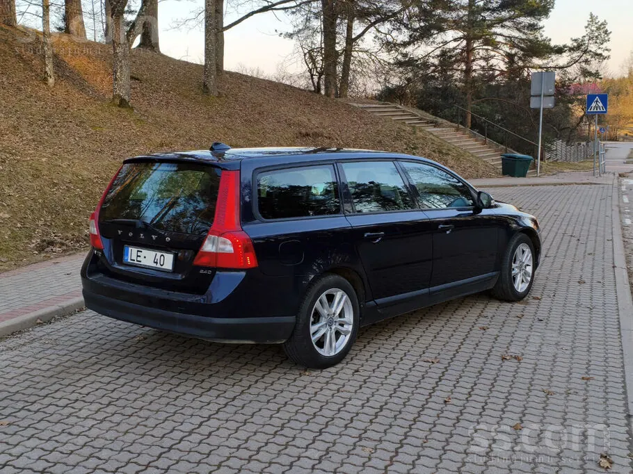 Volvo V70 2009 photo 2