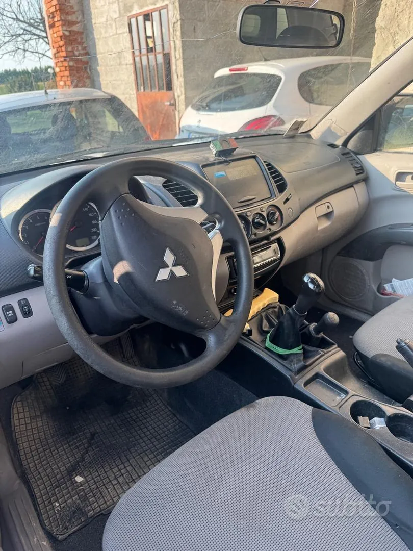 Mitsubishi L200 2014 photo 4