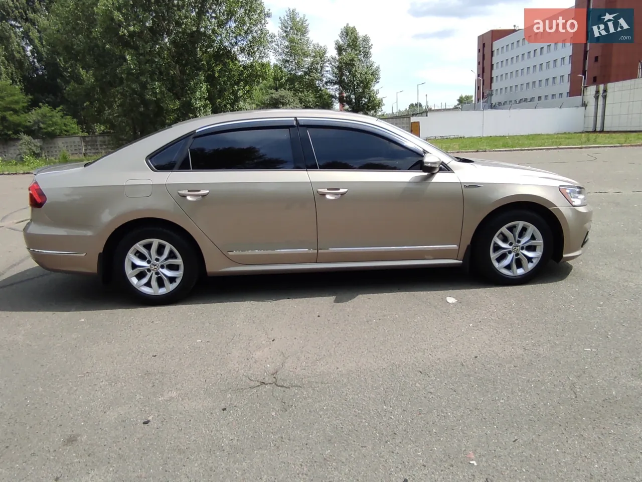 Volkswagen Passat 2017 photo 2