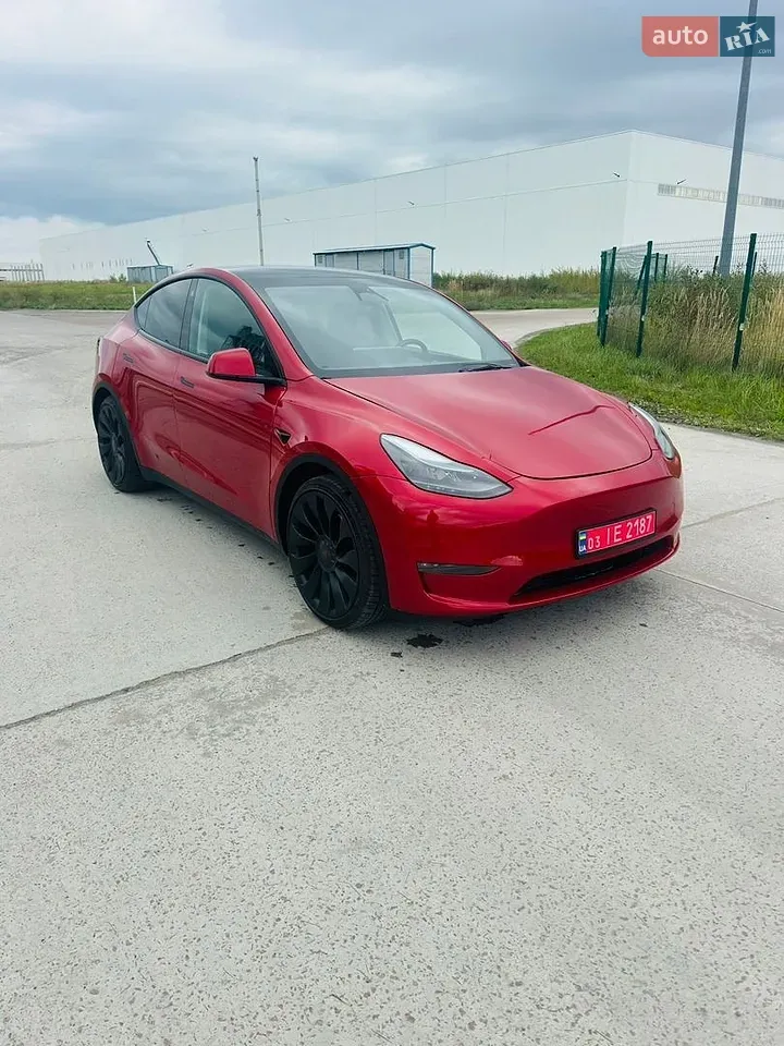 Tesla Model Y 2023 photo 2