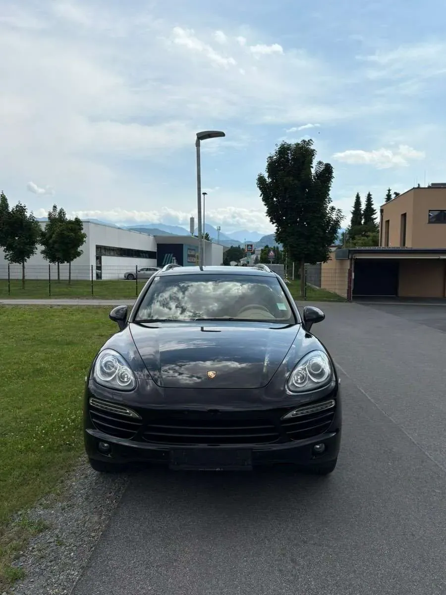 Porsche Cayenne 2012 photo 2