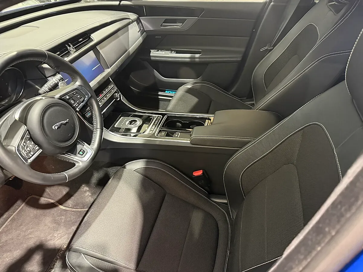 Jaguar Xf 2019 photo 3