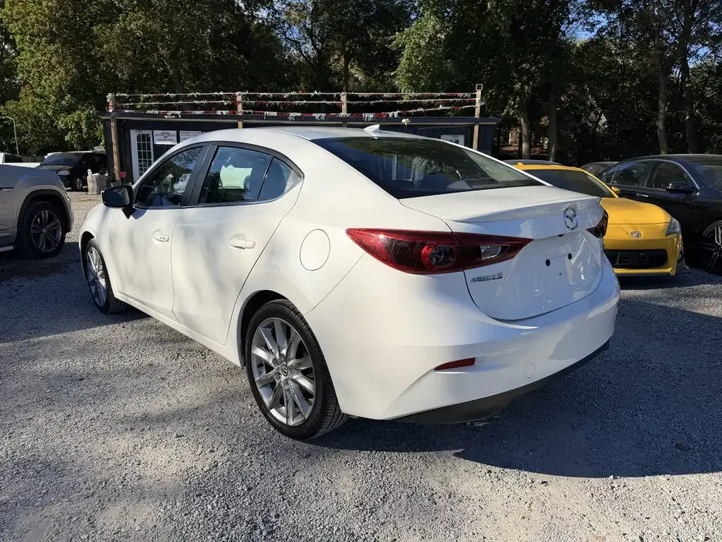Mazda Mazda3 2017 photo 3