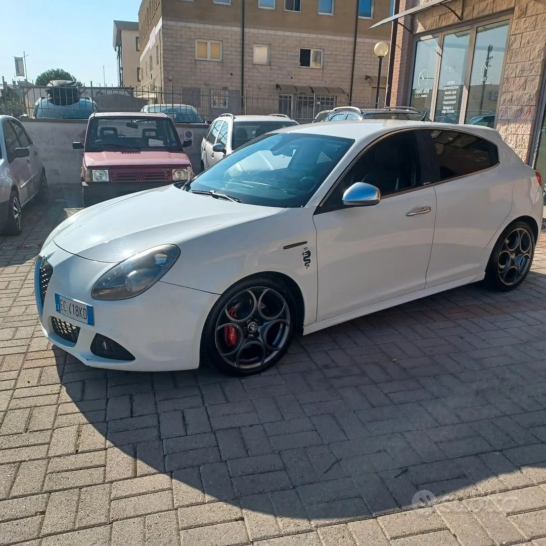 Alfa Romeo Giulietta 2010 photo 4