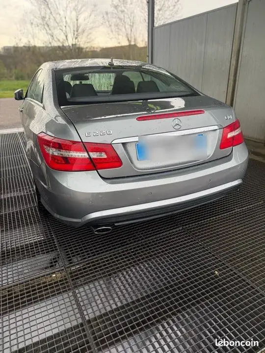 Mercedes-Benz E-Class 2012 photo 2
