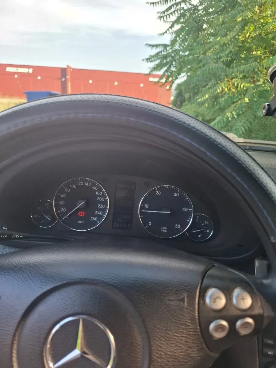 Mercedes-Benz C-Class 2005 photo 3
