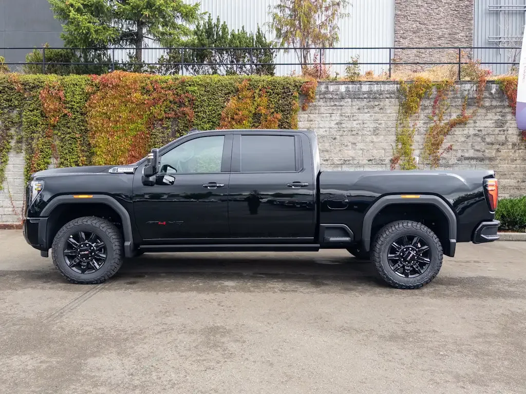 GMC Sierra 3500Hd 2026 photo 2