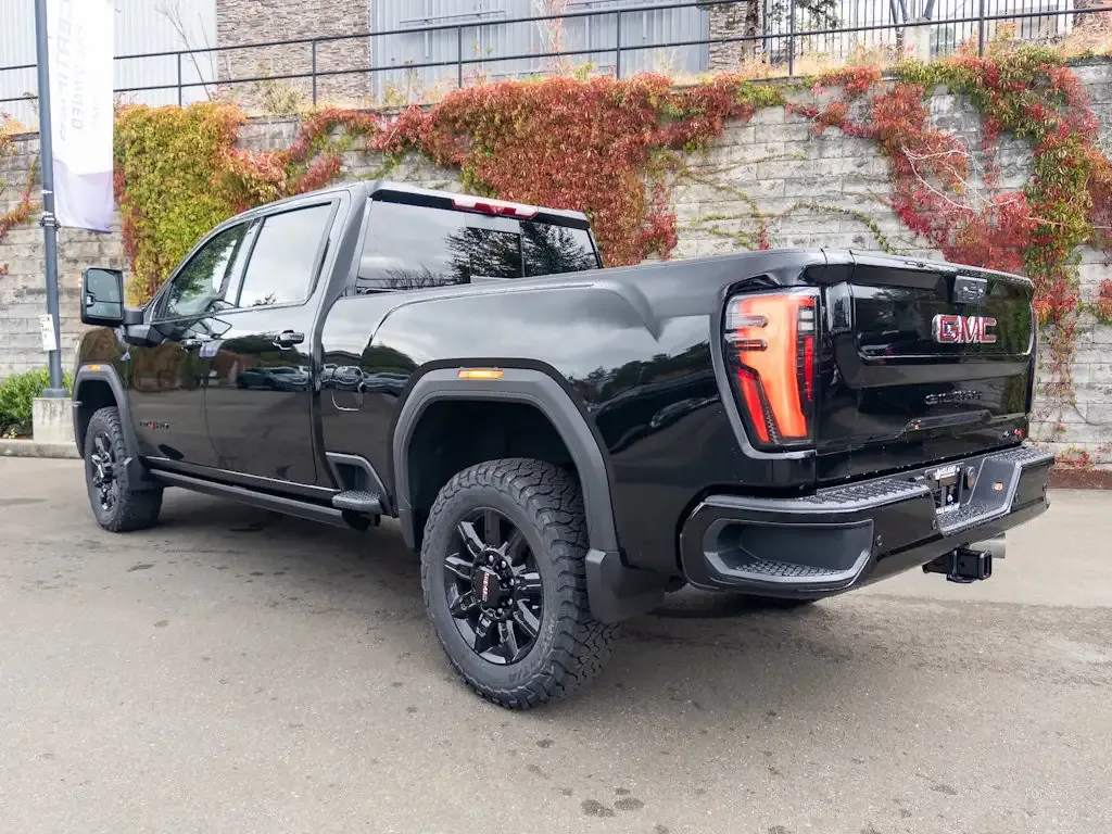 GMC Sierra 3500Hd 2026 photo 3