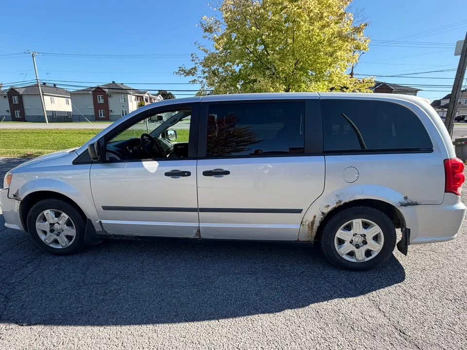 Dodge Grand Caravan 2011 photo 3