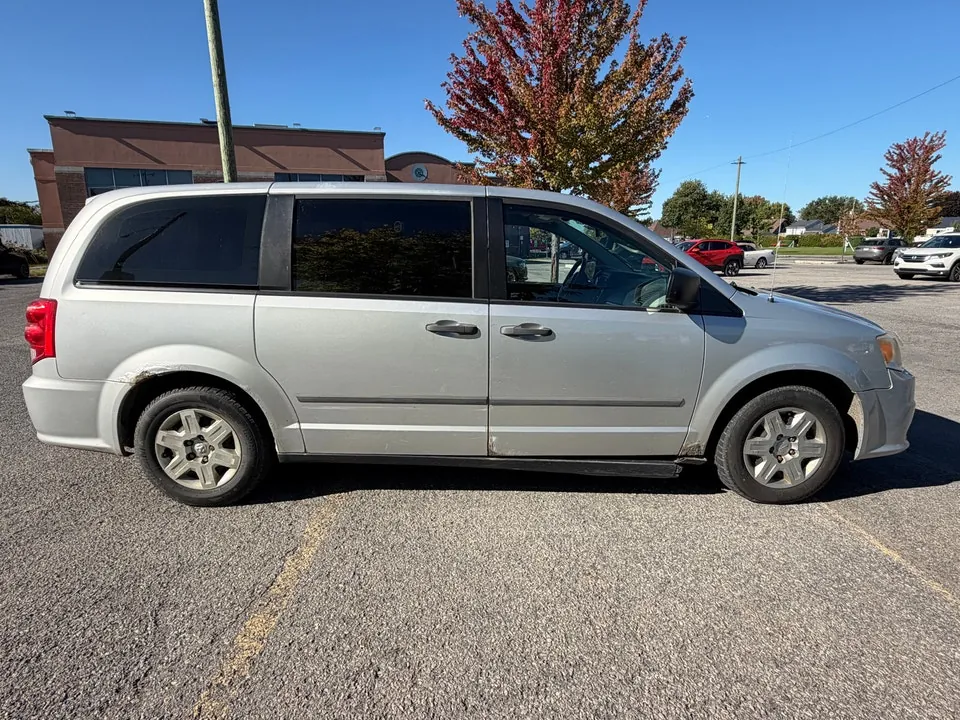 Dodge Grand Caravan 2011 photo 2