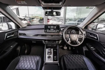 Mitsubishi Outlander 2023 photo 3
