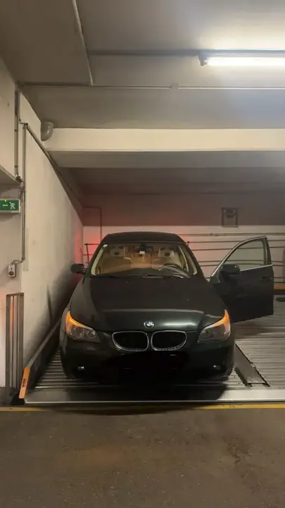 BMW E60 2006 photo 2