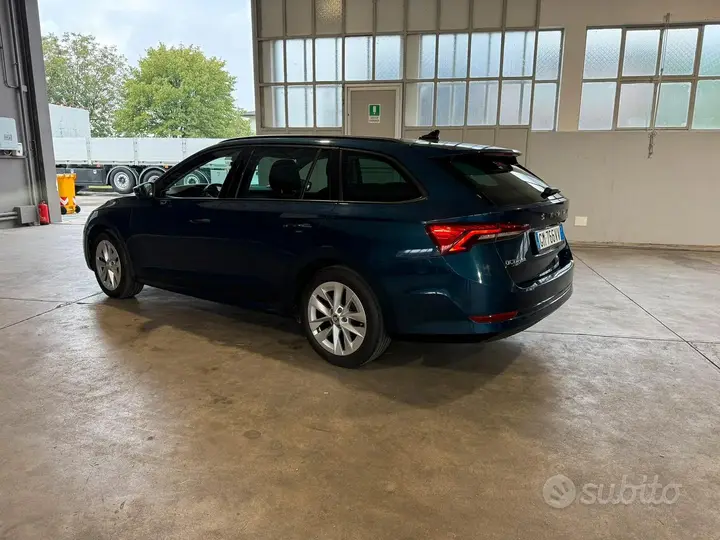Skoda Octavia 2023 photo 2