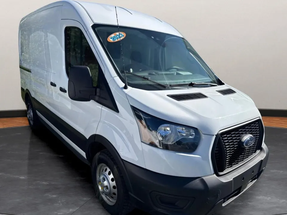Ford Transit 250 2023 photo 2