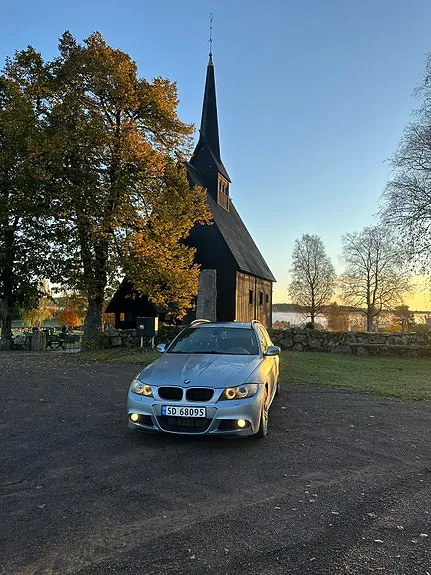 BMW 320D 2009 photo 2