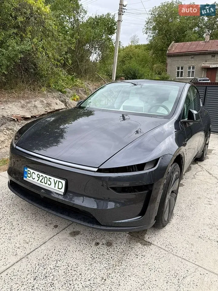 Tesla Model Y 2025 photo 3