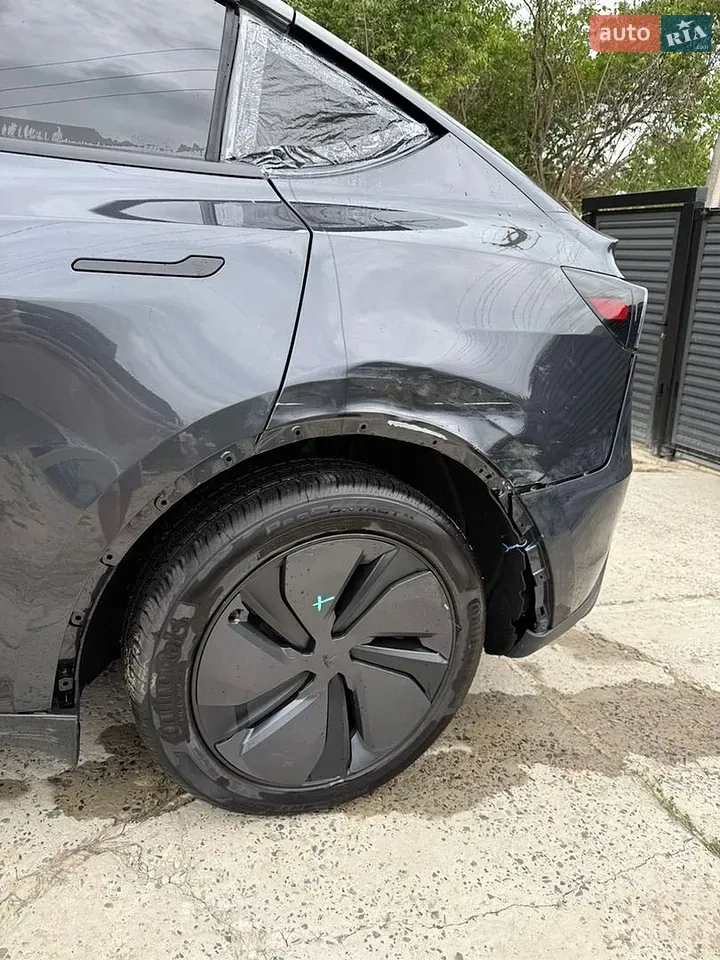 Tesla Model Y 2025 photo 5