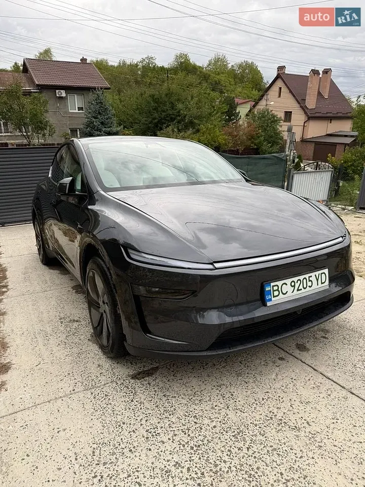Tesla Model Y 2025 photo 2