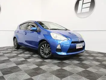 Toyota Aqua 2013 photo 2