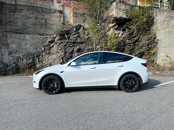 Tesla Model Y 2024 photo 3