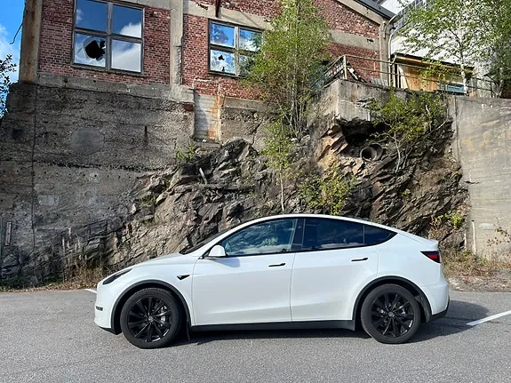Tesla Model Y 2024 photo 4