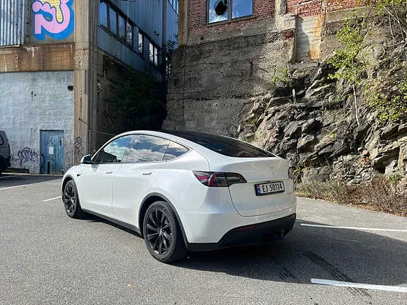 Tesla Model Y 2024 photo 5